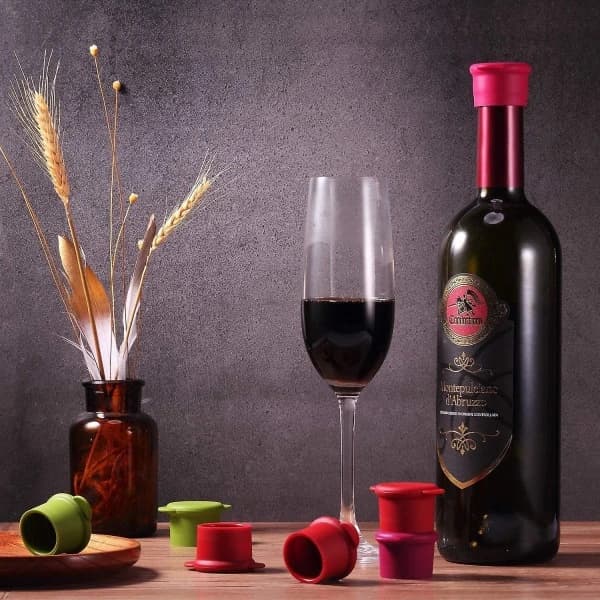 Reusable and Unbreakable Wine Stoppers - Silicone Bottle Plugs to Keep Wine Fresh for Days - 5 pcs