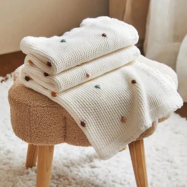 /EA/Strikket bomullspledd med heklet kant - Pledd for sofaen