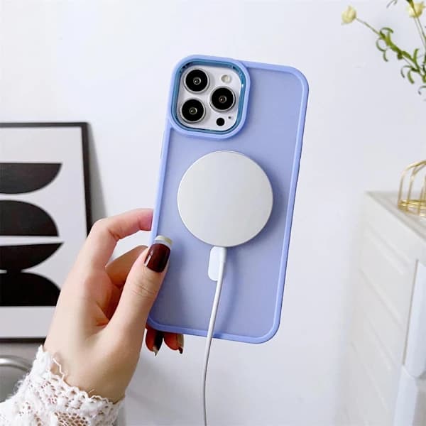 /EA/Magnetisk etui med MagSafe til iPhone 15, vinrøde nøglehuller