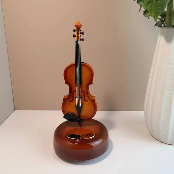 Spilledåse i form af en violin Graing