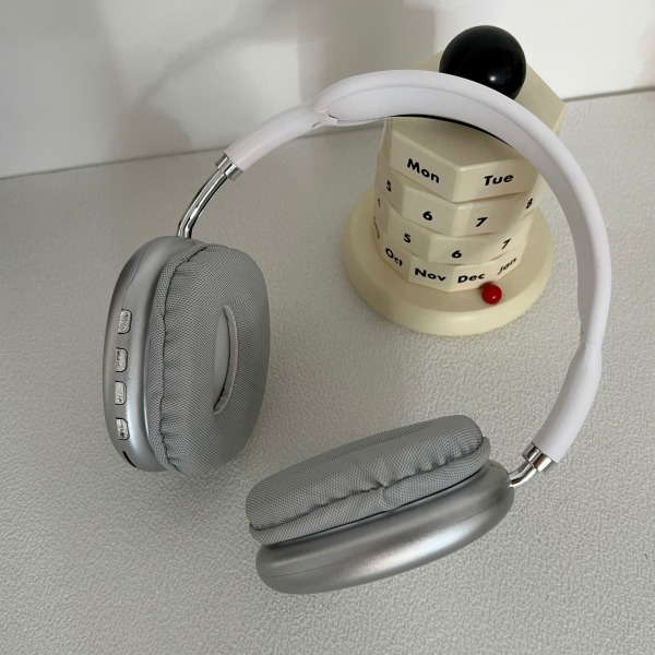 Mångsidiga P9 Bluetooth -hörlurar för trådlös sport, spel och universal kompatibilitet röd