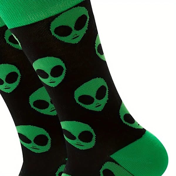Par Halloweenstrømper til mænd - Sjove grønne alienansigter, mellemlang længde, one-size