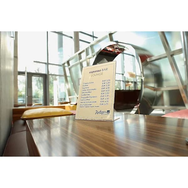 /EA/Akrylskyltställ Splittersäkert akrylskyltställ - Perfekt för broschyrer, reklamblad och restaurangmenyer