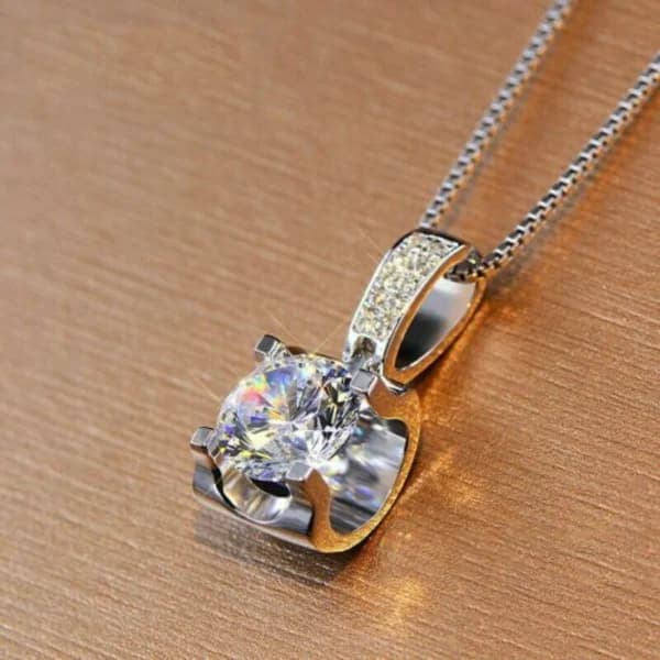 /EA/Silverpläterat Halsband med Hänge för Kvinnor Simulerad Vit Safir Vi