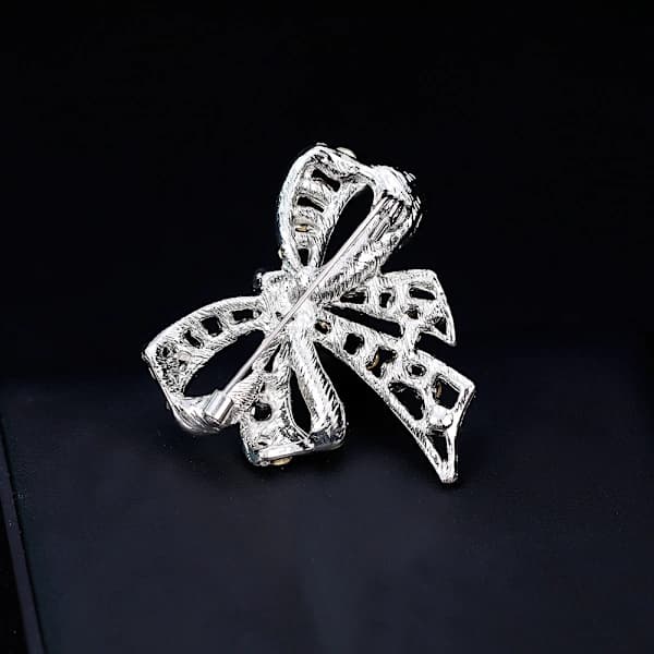/EA/Broche med diamanter, strass-roset broche, modebeklædning