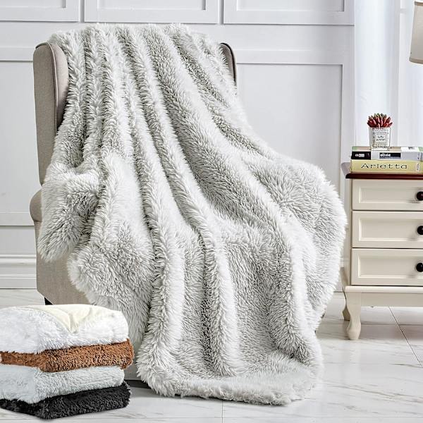 Psh Faux Fur Throw Blanket, Stor Svart Throw Blanket för Soffa och Säng, Super Mjuk Långhårig Shaggy Blanket, Tjock, Elegant, Mysig och Fluffig Mi