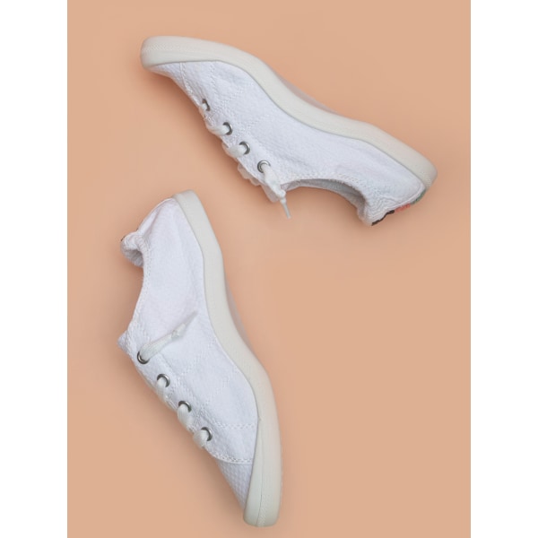 Låga sneakers för kvinnor med snörade vita sko 3025 | Fyndiq