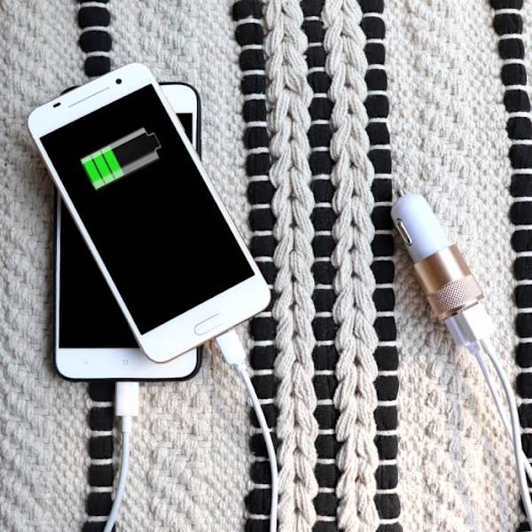 Guld USB Car Cigarettænder Oplader Dobbelt Porte Ultra Hurtig USB X2 Bil Oplader 12-24V til OnePlus Nord N100