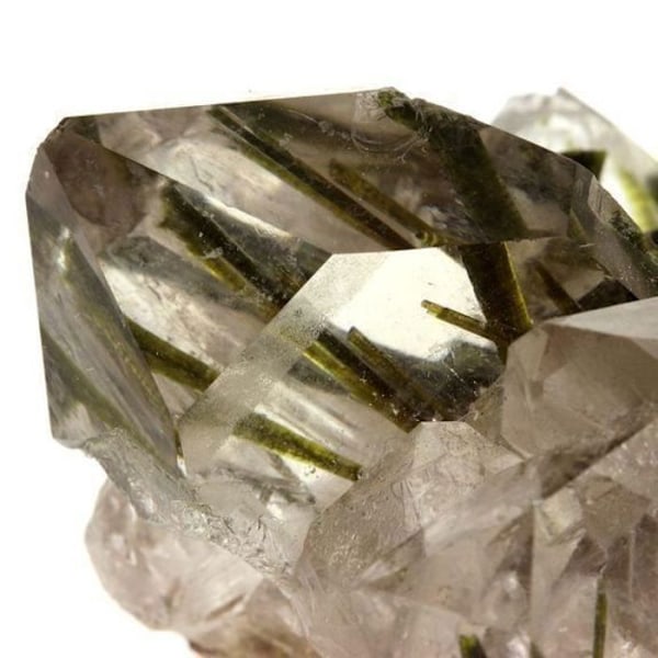 Sten og mineraler. Kvarts + Epidot. 429,3 cent. Caetité, Bahia, Brasilien.