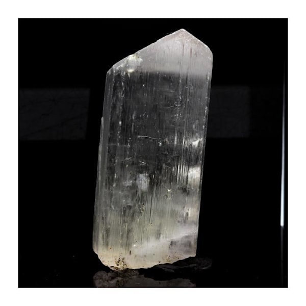 Stenar och mineraler. Spodumene. 356,9 cent. Dara-i-Pesh, Konarprovinsen, Afghanistan.