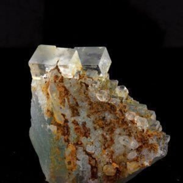 Stenar och mineraler. Fluorit + Kvarts. 48,4 ct. Langeac, Haute-Loire, Frankrike. Sällsynt.