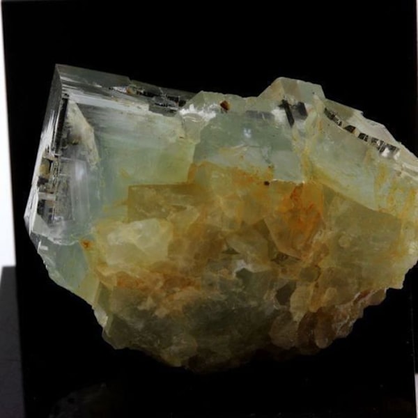 Sten og mineraler. Fluorit. 83,9 øre. Pratclaux, Langeac, Haute-Loire, Frankrig. Sjælden.