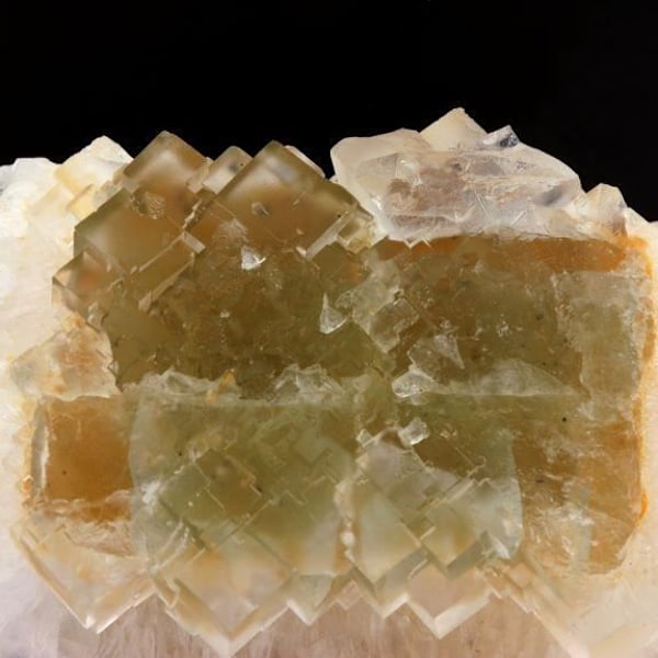 Sten og mineraler. Fluorit + Kvarts. 183,3 øre. Pratclaux, Langeac, Haute-Loire, Frankrig. Sjælden.