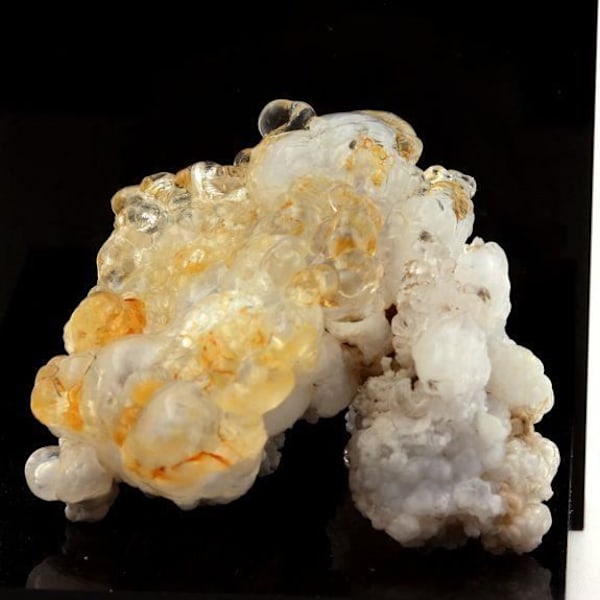 Sten og mineraler. Opal Hyalite (Var: Opal-AN). 141,3 øre. San Luis Potosí, Mexico.