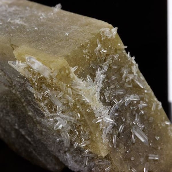 Sten og mineraler. Siderit, Kvarts. 233,7 øre. Mésage Mine, Vizille, Frankrig. Sjælden.
