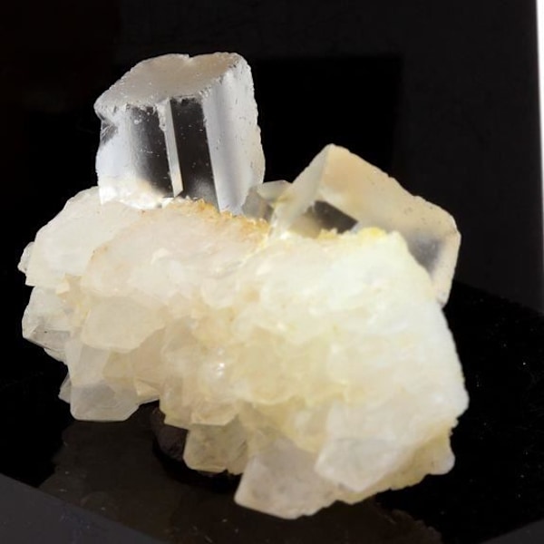 Sten og mineraler. Fluorit + Kvarts. 26,7 ct. Pratclaux, Langeac, Haute-Loire, Frankrig. Sjælden.
