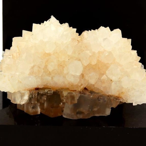 Sten og mineraler. Fluorit + Kvarts. 183,3 øre. Pratclaux, Langeac, Haute-Loire, Frankrig. Sjælden.