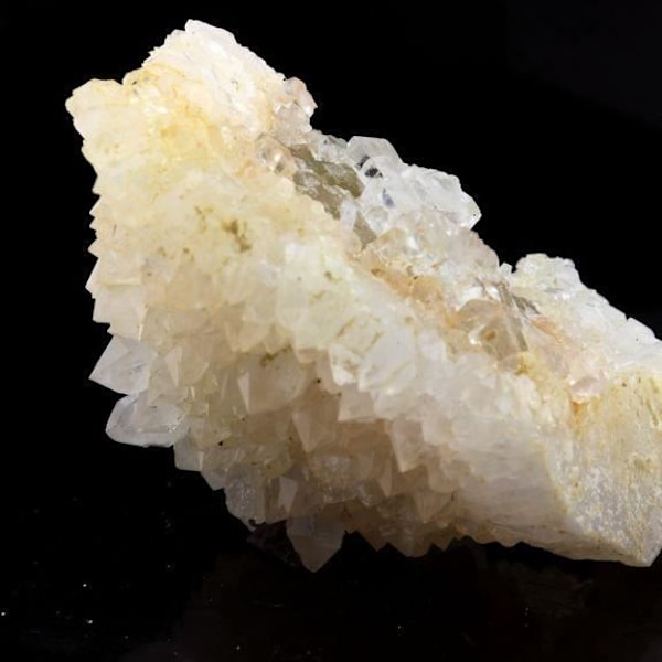 Sten og mineraler. Fluorit + Kvarts. 140,1 øre. Pratclaux, Langeac, Haute-Loire, Frankrig. Sjælden.