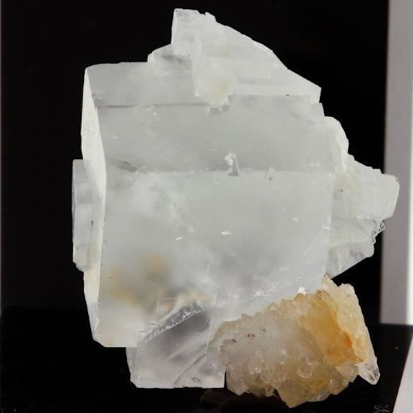 Sten og mineraler. Fluorit + Kvarts. 52,1 ct. Pratclaux, Langeac, Haute-Loire, Frankrig. Sjælden.