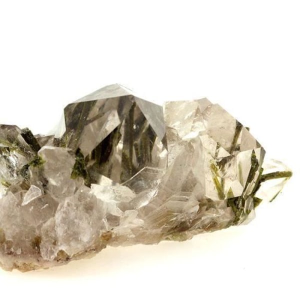 Sten og mineraler. Kvarts + Epidot. 429,3 cent. Caetité, Bahia, Brasilien.