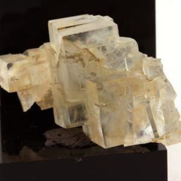 Sten og mineraler. Fluorit. 60,6 ct. Langeac, Haute-Loire, Frankrig. Sjælden.
