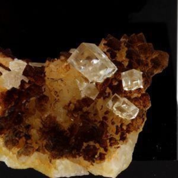 Sten og mineraler. Fluorit + Kvarts. 110,5 ct. Langeac, Haute-Loire, Frankrig. Sjælden.