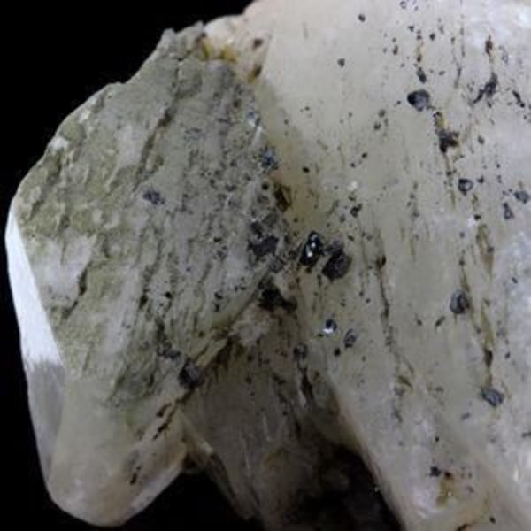 Sten og mineraler. Adular (Orthoclase). 200,5 ct. Lucendro-dalen, Ticino, Schweiz.