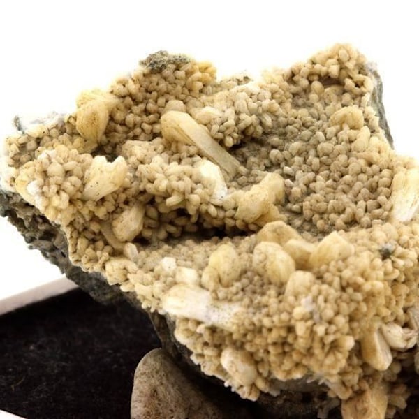 Sten og mineraler. Stilbite. 434,8 ct. Hollersbach-dalen, Hohe Tauern, Østrig.