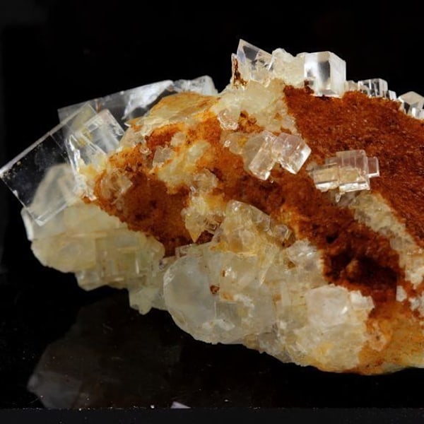 Sten og mineraler. Fluorit + Kvarts. 156,4 ct. Langeac, Haute-Loire, Frankrig. Sjælden.