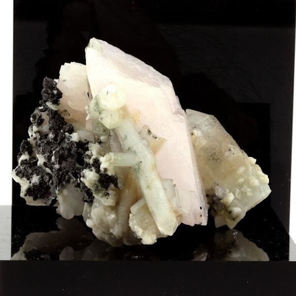 Sten og mineraler. Calcit + Kvarts. 748,2 øre. Huanggang, Mongoliet, Kina.