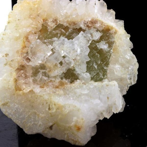 Sten og mineraler. Fluorit + Kvarts. 140,1 øre. Pratclaux, Langeac, Haute-Loire, Frankrig. Sjælden.