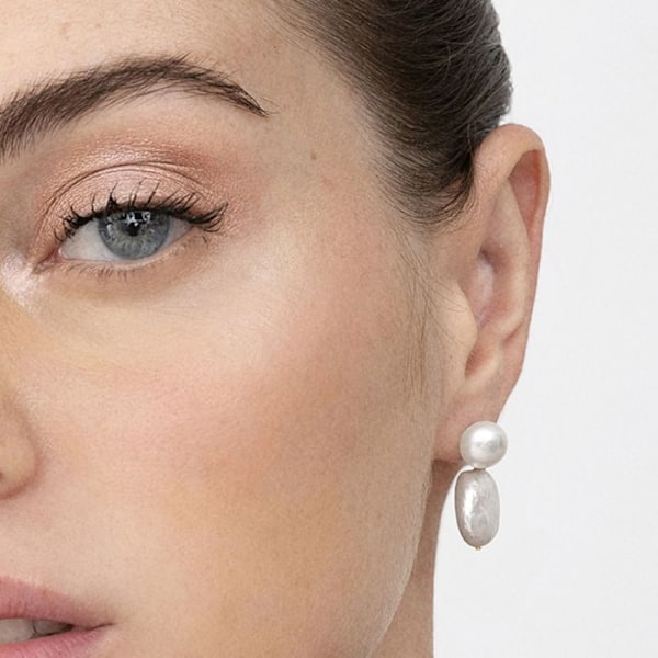 Boucles d'oreilles Luxenter i 925 sølv med hvid perle færdiggjort i 18K guldkant - Over Vit