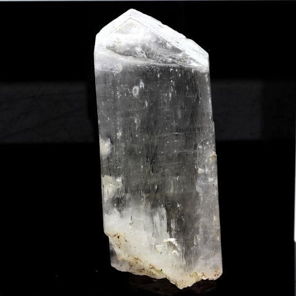 Stenar och mineraler. Spodumene. 356,9 cent. Dara-i-Pesh, Konarprovinsen, Afghanistan.