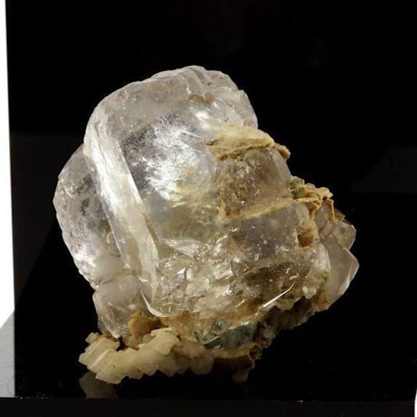 Sten og mineraler. Fluorit + Calcit. 849,3 cent. Nikolaevskiy Mine, Dal'negorsk, Rusland.