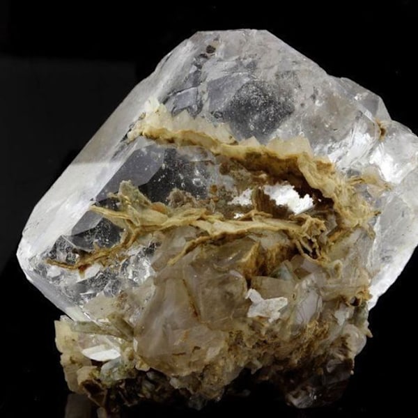 Sten og mineraler. Fluorit + Calcit. 849,3 cent. Nikolaevskiy Mine, Dal'negorsk, Rusland.