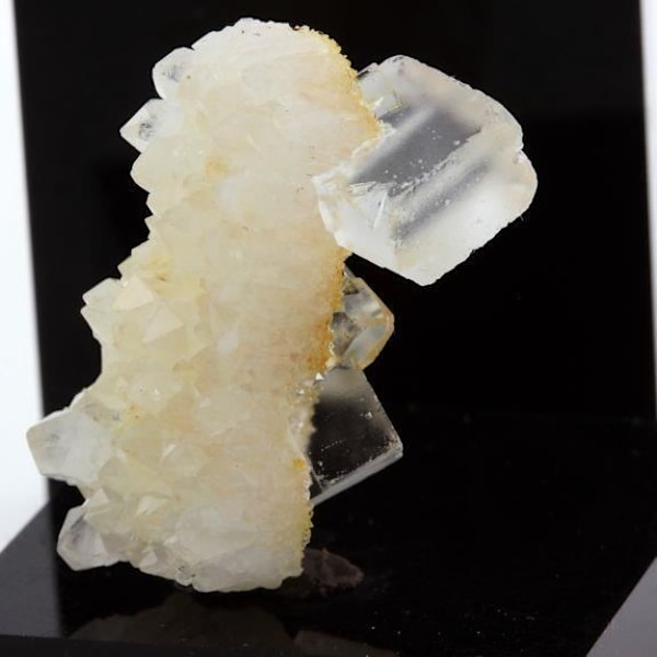 Sten og mineraler. Fluorit + Kvarts. 26,7 ct. Pratclaux, Langeac, Haute-Loire, Frankrig. Sjælden.