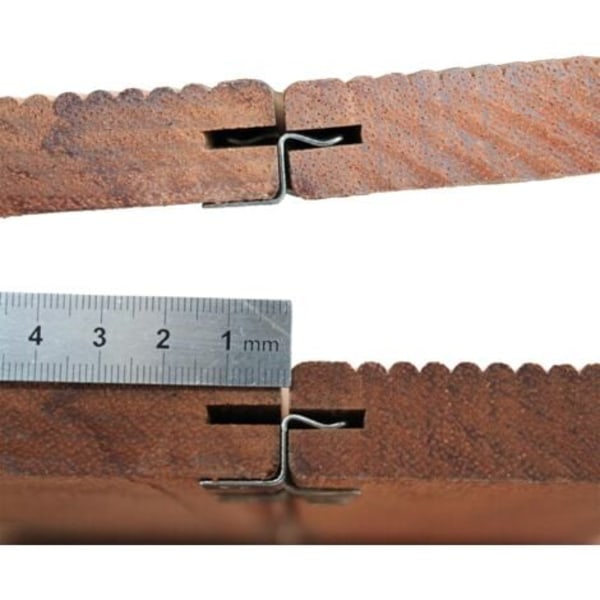 Pakkaus, jossa 100 komposiittiterassilautojen kiinnitysklipsiä ruostumattomasta teräksestä valmistetuilla ruuveilla (korkeus 1 cm)/NC/