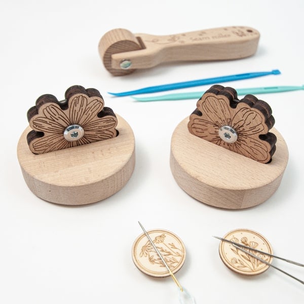 [NT] Träblomma Ull Linje Trådskärare Bärbar Linjeskärare med Halkfri Bas för Quiltning Daisy