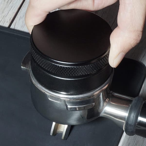 Kaffedispenser - 53 mm - Kaffedistributør - Espressodispenser - Espressomaskin - Kaffetamper - Kaffestamper - Barista Essentials