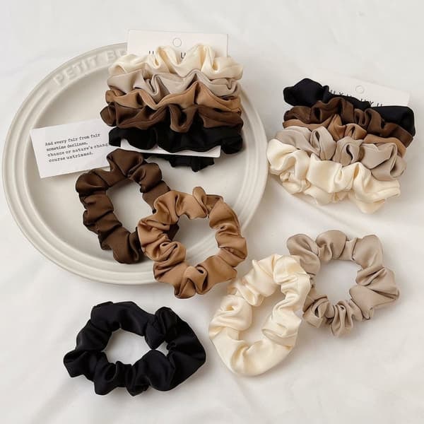 [NT] Tyylikäs scrunchie-setti: 5 osaa maitomaisissa sävyissä