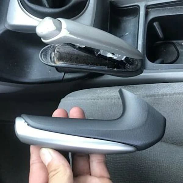 Käsijarrun suojus autoon