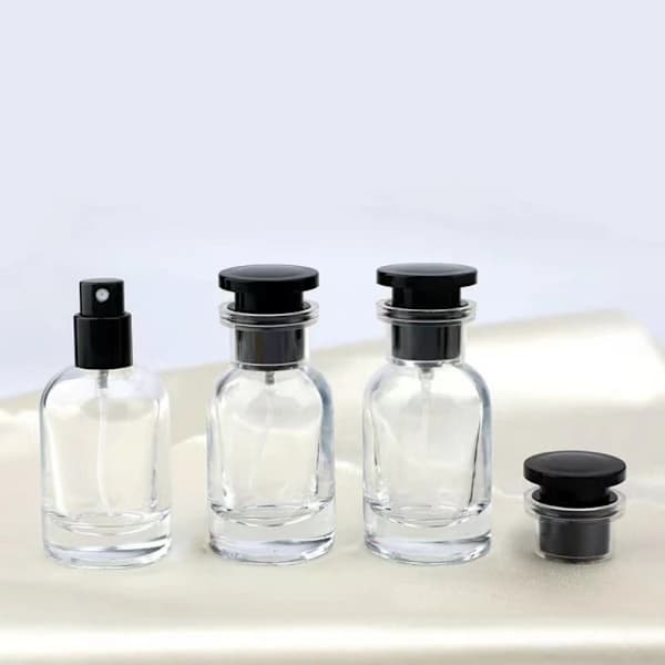 1. Annostelusuihkepullot Hajusteiden täyttöpullo MUSTA 30ML musta 30ml