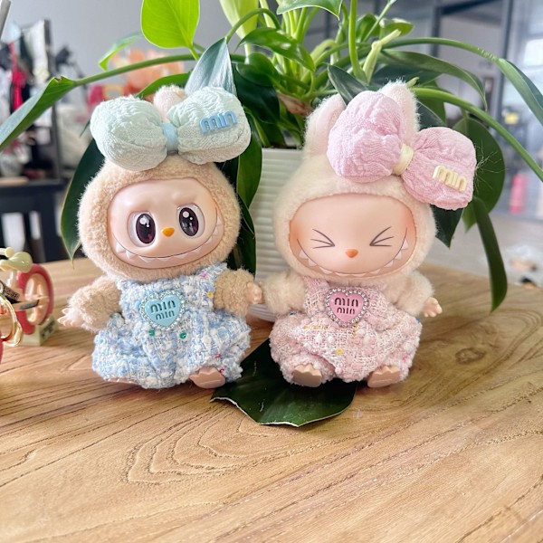 /NC/Andre generasjons Labubu dukke klær Kun klær Blind Box tilbehør Jumpsuit Duftstil for sittende festutskifting Yellow min pink style jumpsuit set