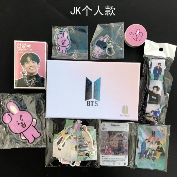 BTS Bulletproof Cad Aid Presentpåse Dynamite Vykortet Lanyard Card Tape Star Presentbox Suit J-HOPE