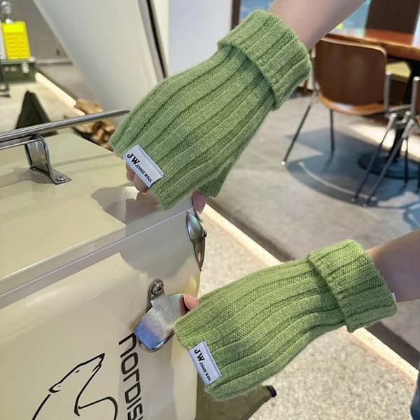 Halvfingerhandskar Stickade handskar GRÖN grön
