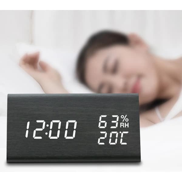 LED-väckarklocka i trä med temperatur och luftfuktighet