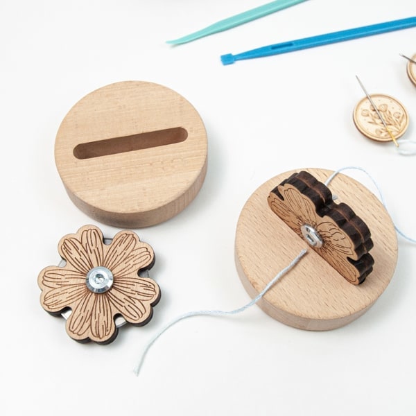 [NT] Träblomma Ull Linje Trådskärare Bärbar Linjeskärare med Halkfri Bas för Quiltning Daisy