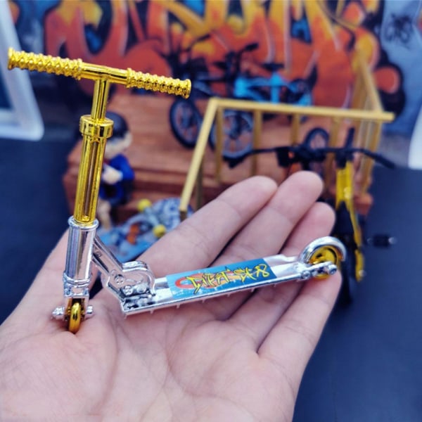 Mini Finger Scooter Två hjul Skateboard Gripbräda presentleksaker Silver+gold 8.5*10.5cm