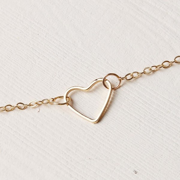 Snyggt och minimalistiskt urholkat hjärtaarmband Gold One size