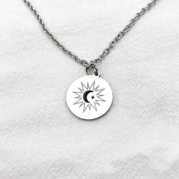 Blekbeständig nyckelbenskedja Titanium stålhalsband Moon Star Pendant Neckchain Snygg och hållbar Choker-prydnad